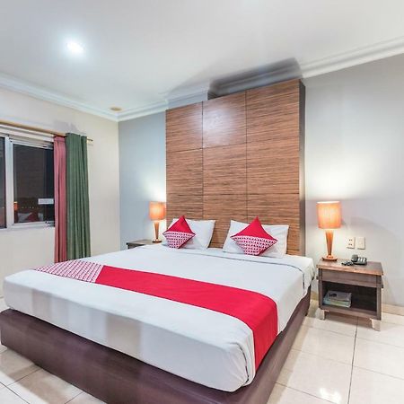Готель Oyo 1475 Alia Matraman Syariah Near Rs Premier Jatinergara Джакарта Екстер'єр фото