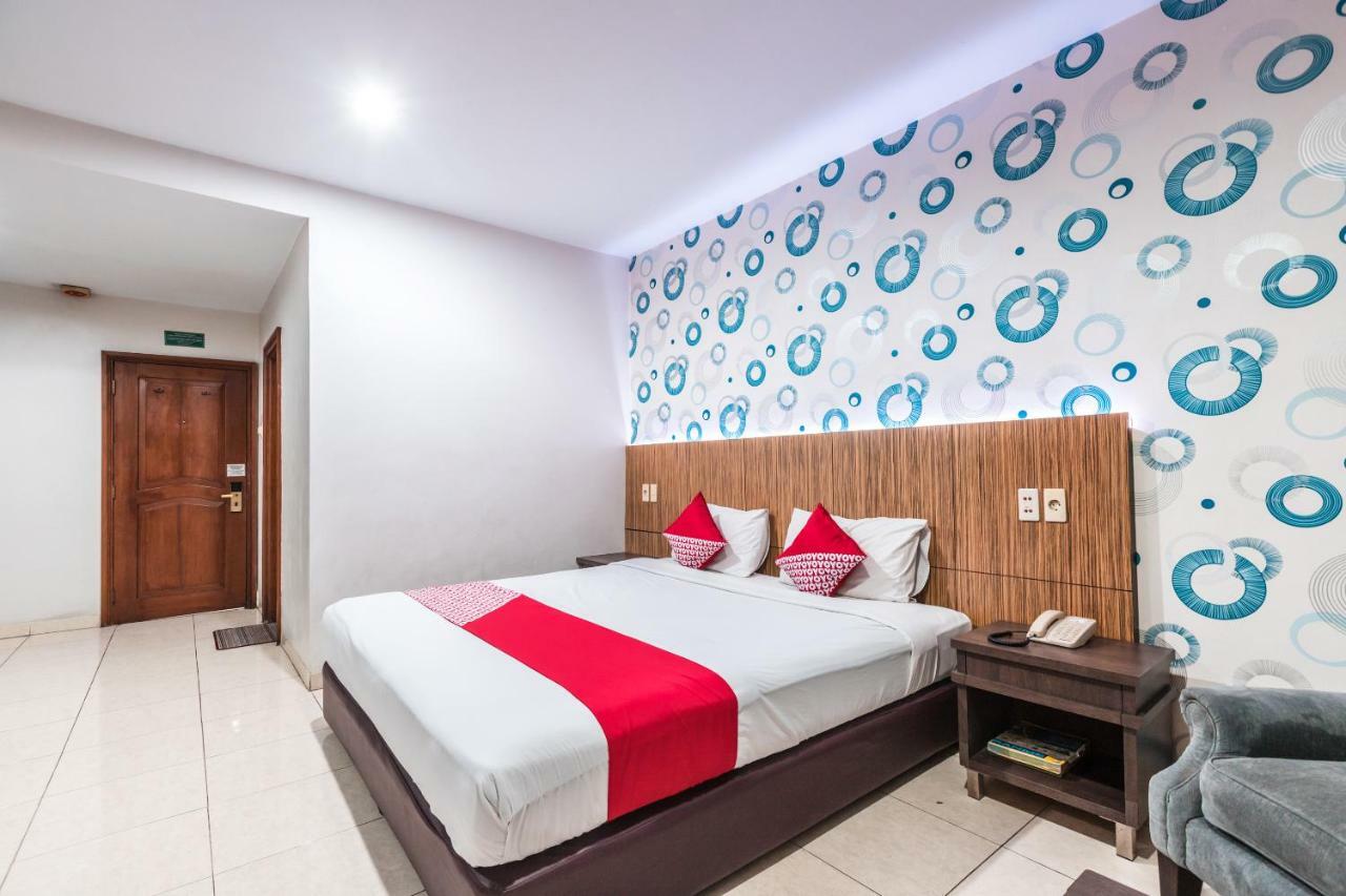 Готель Oyo 1475 Alia Matraman Syariah Near Rs Premier Jatinergara Джакарта Екстер'єр фото