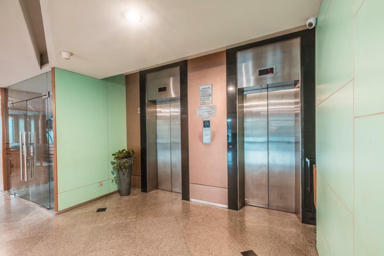 Готель Oyo 1475 Alia Matraman Syariah Near Rs Premier Jatinergara Джакарта Екстер'єр фото