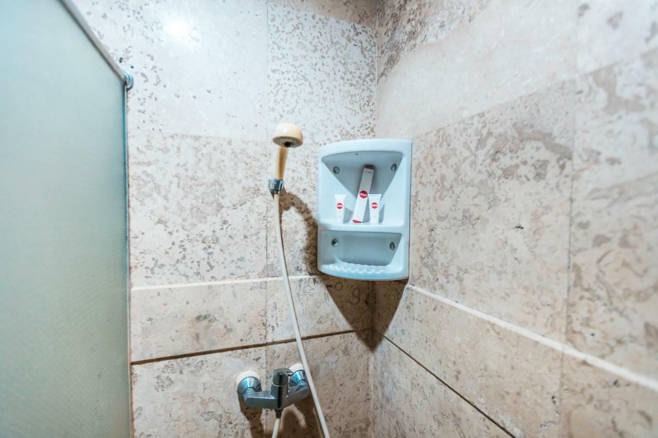 Готель Oyo 1475 Alia Matraman Syariah Near Rs Premier Jatinergara Джакарта Екстер'єр фото