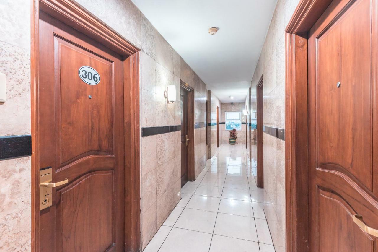 Готель Oyo 1475 Alia Matraman Syariah Near Rs Premier Jatinergara Джакарта Екстер'єр фото