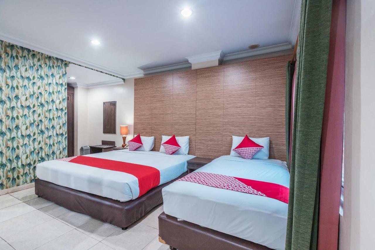 Готель Oyo 1475 Alia Matraman Syariah Near Rs Premier Jatinergara Джакарта Екстер'єр фото