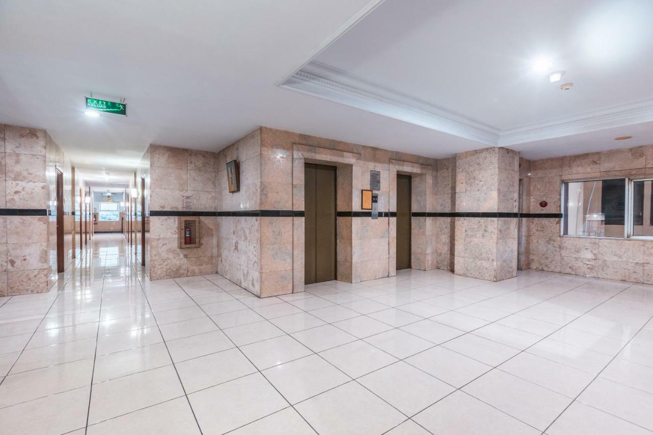 Готель Oyo 1475 Alia Matraman Syariah Near Rs Premier Jatinergara Джакарта Екстер'єр фото