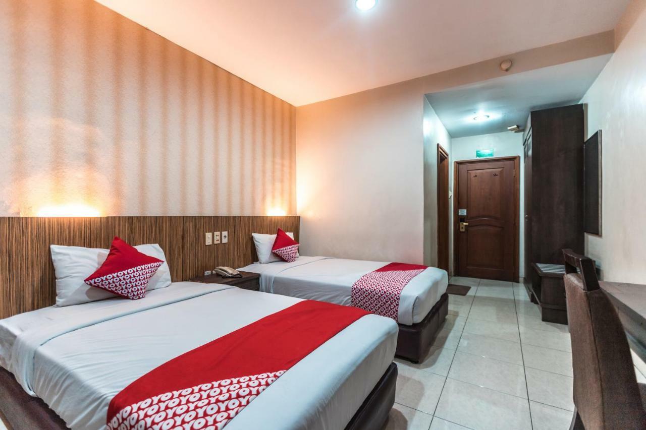 Готель Oyo 1475 Alia Matraman Syariah Near Rs Premier Jatinergara Джакарта Екстер'єр фото